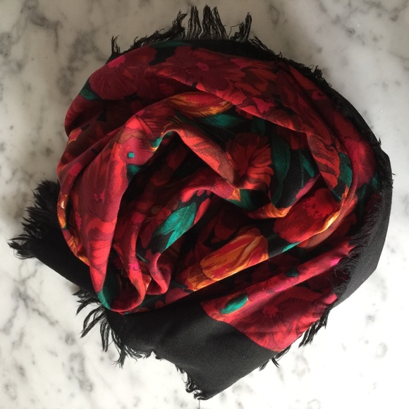 Gorgeous Willa New York Floral Print Scarf - Picture 6 of 8